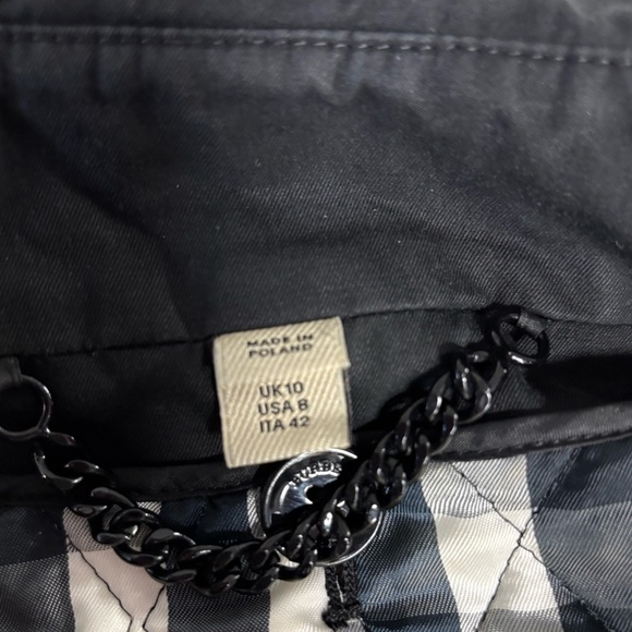 Women’s Burberry Black Trench Coat. Size US 8. Well loved! Still great condition - Picture 5 of 8